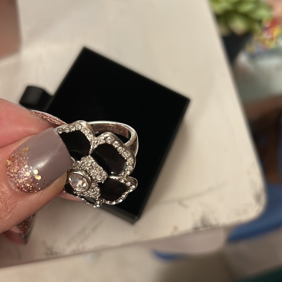 Lia Sophia dazzling flower ring - Picture 3 of 6